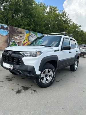 Lada Niva Travel